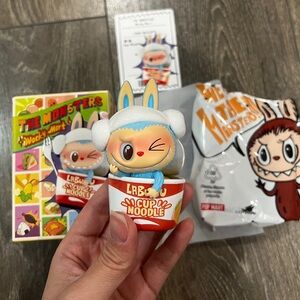 POPMART Labubu wacky mart blindbox figure - cup noodles